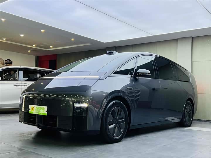 Фото 1 - LiXiang Mega