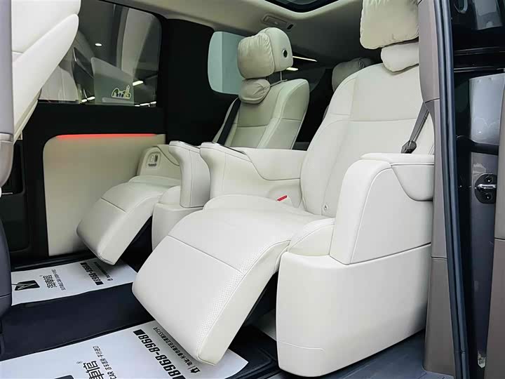 Фото 13 - LiXiang Mega