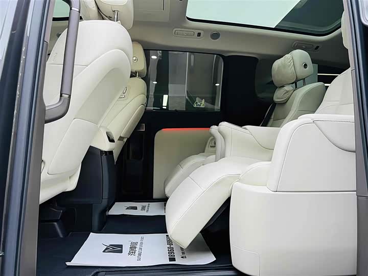 Фото 14 - LiXiang Mega