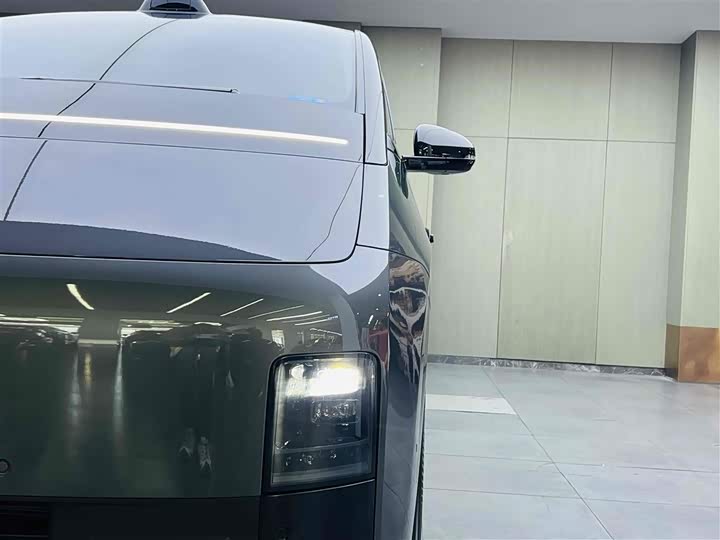 Фото 17 - LiXiang Mega