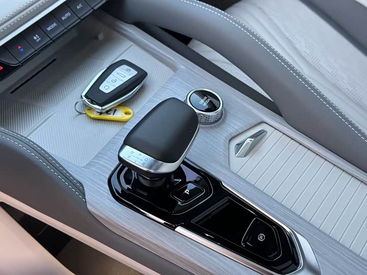 Фото 17 - Geely Monjaro Thor Hybrid