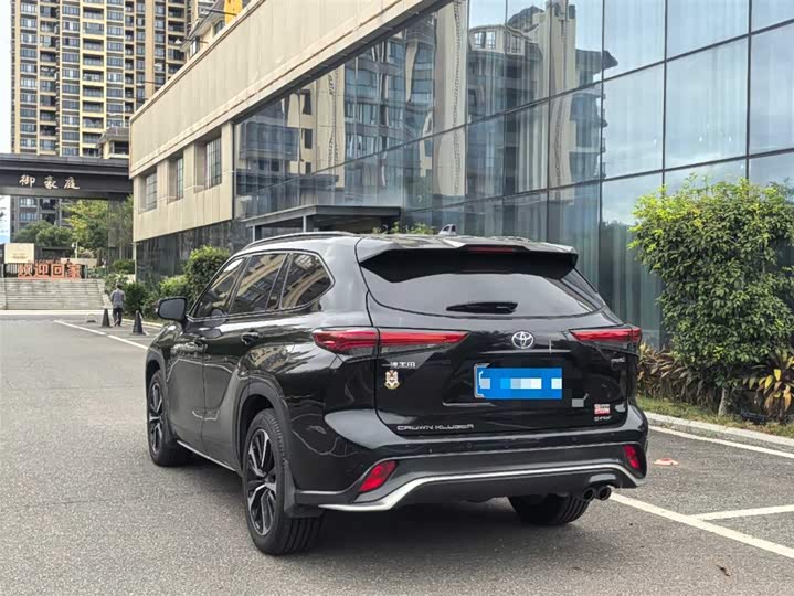 Фото 7 - Toyota Crown Kluger