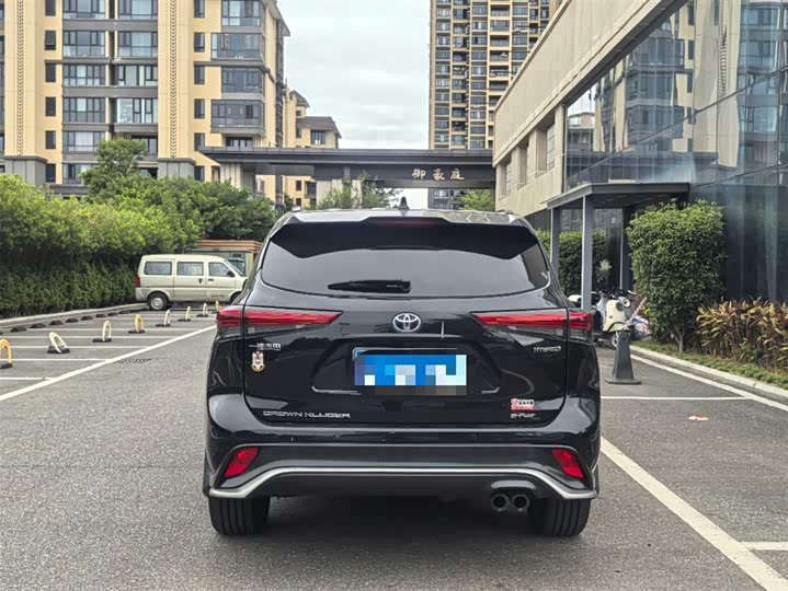 Фото 8 - Toyota Crown Kluger