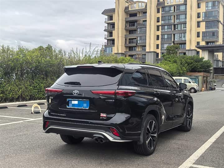 Фото 9 - Toyota Crown Kluger