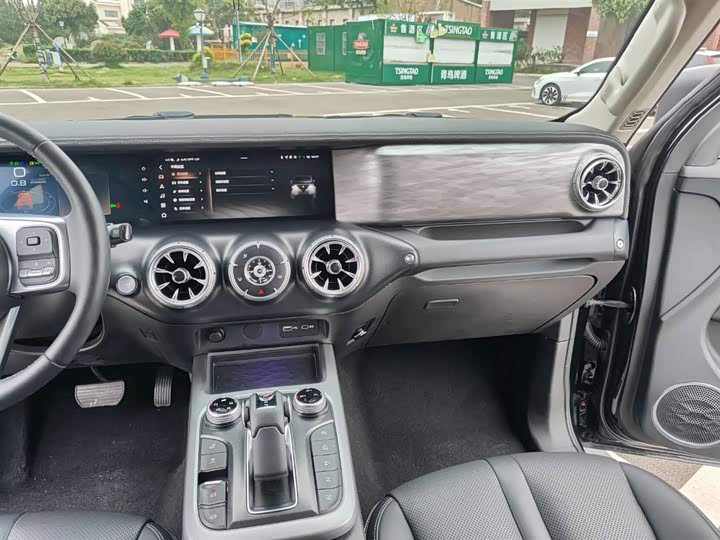 Фото 13 - Tank 300