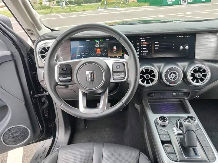 Фото 2 - Tank 300