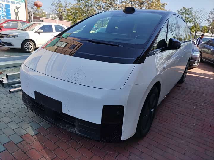 Фото 1 - LiXiang Mega