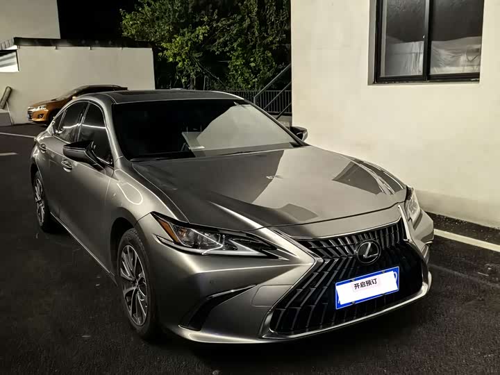 Фото 2 - Lexus ES