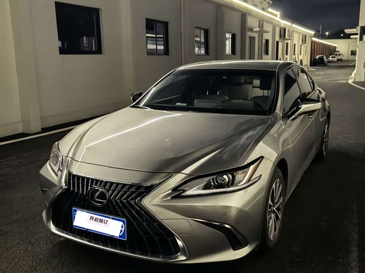 Фото 3 - Lexus ES