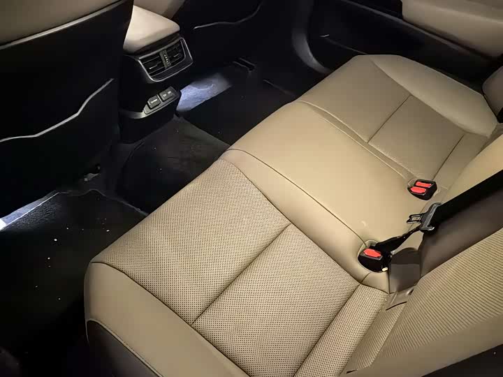 Фото 5 - Lexus ES