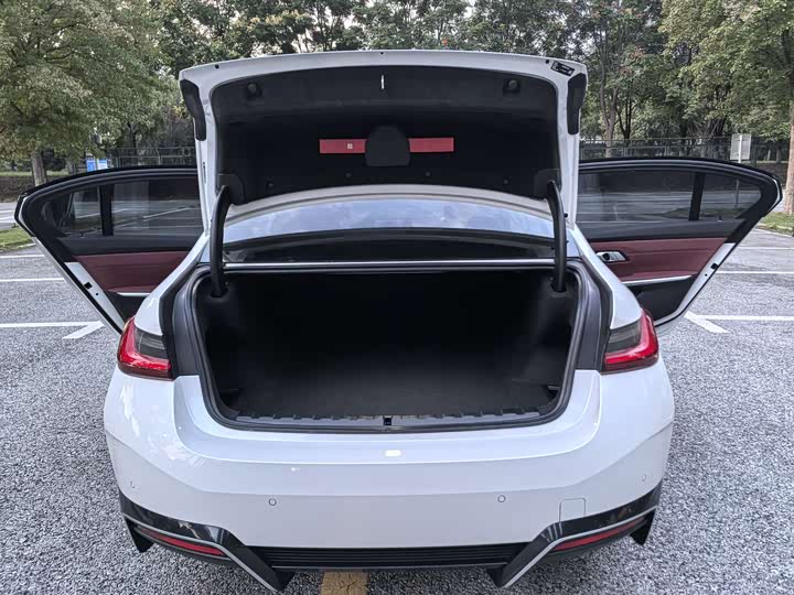 Фото 14 - BMW i3