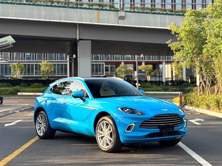 Фото 2 - Aston Martin DBX