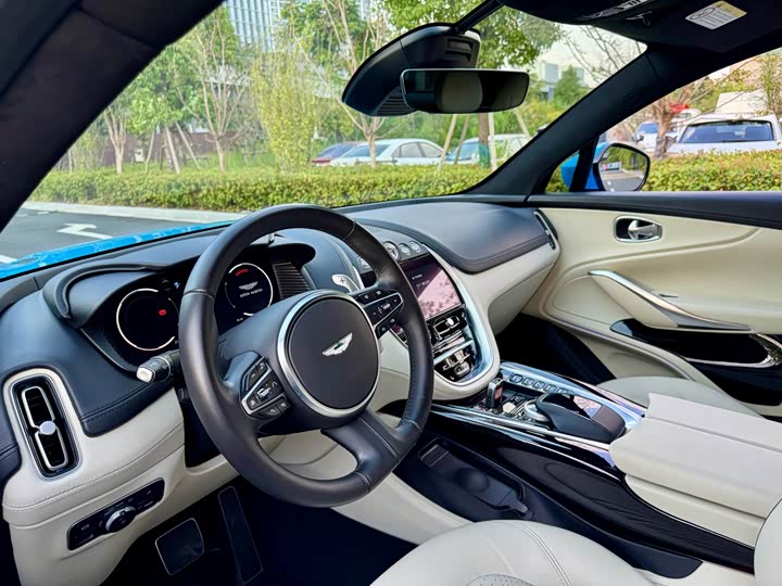 Фото 5 - Aston Martin DBX