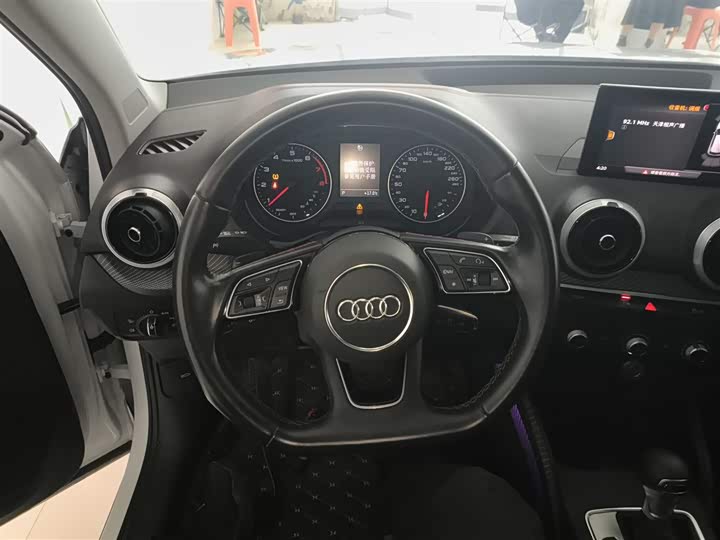 Фото 11 - Audi Q2L