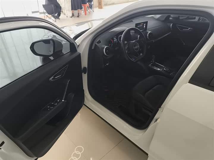 Фото 16 - Audi Q2L