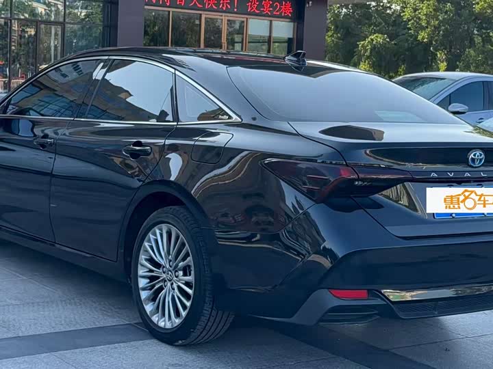 Фото 6 - Toyota Avalon