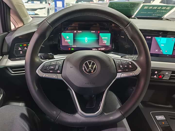 Фото 10 - Volkswagen Golf