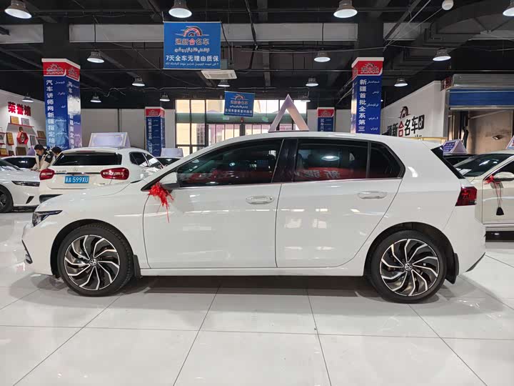 Фото 16 - Volkswagen Golf