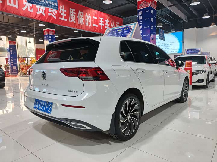 Фото 9 - Volkswagen Golf