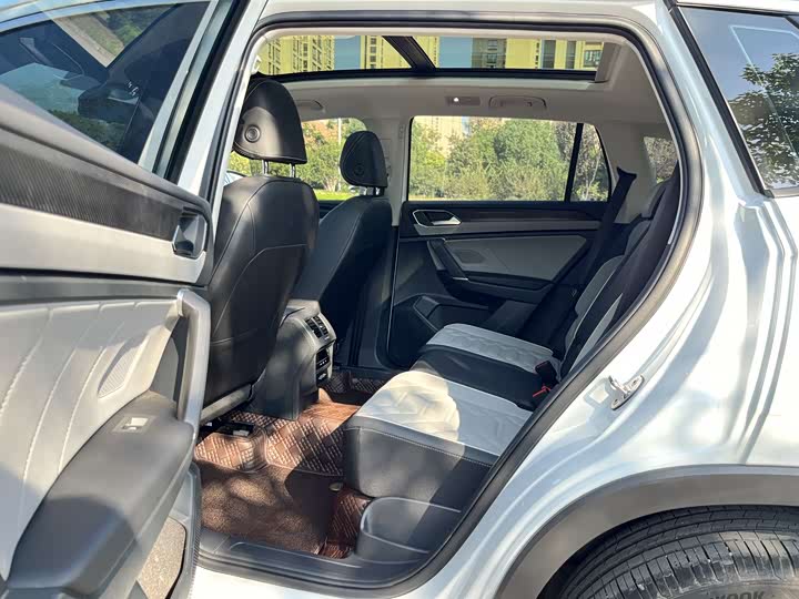 Фото 14 - Volkswagen Tayron