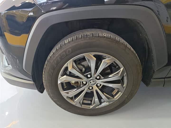 Фото 5 - Toyota RAV4