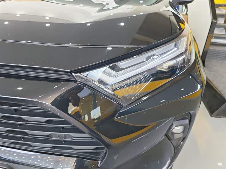 Фото 7 - Toyota RAV4