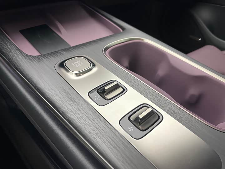 Фото 15 - Xiaomi SU7