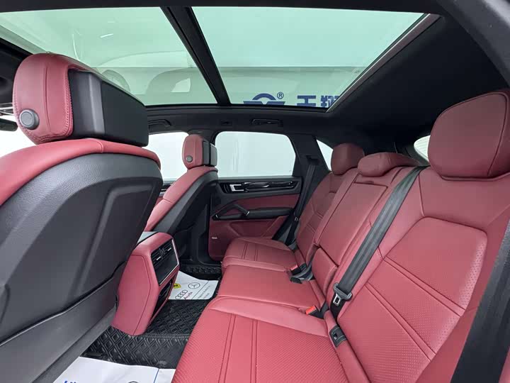 Фото 10 - Porsche Cayenne