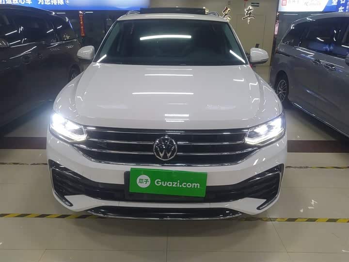 Фото 3 - Volkswagen Tiguan L Pro