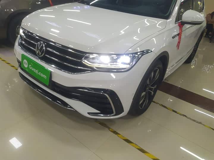 Фото 7 - Volkswagen Tiguan L Pro