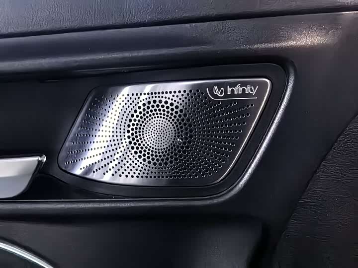 Фото 3 - Tank 300