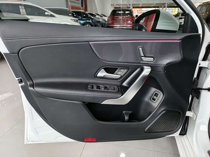 Фото 11 - Mercedes-Benz A-Class