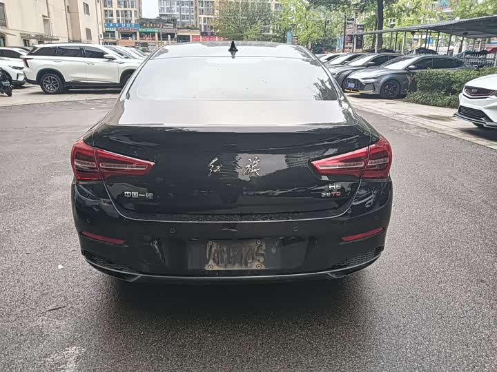 Фото 11 - Hongqi H5