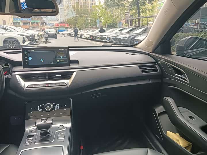 Фото 8 - Hongqi H5