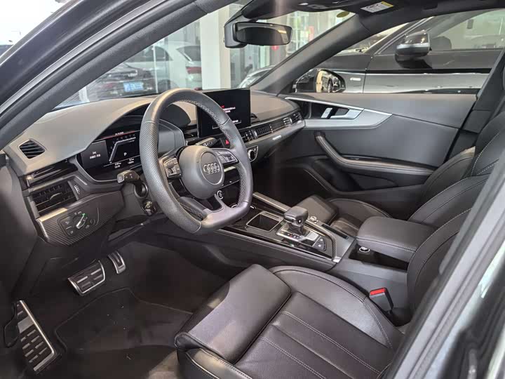 Фото 10 - Audi A4L