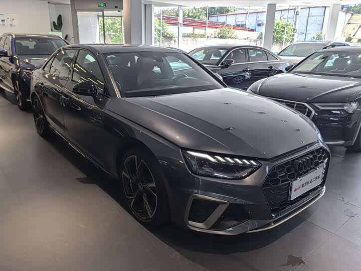 Фото 2 - Audi A4L