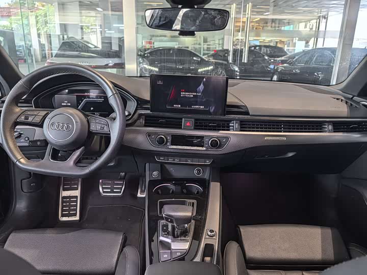 Фото 8 - Audi A4L