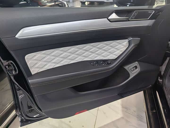 Фото 5 - Volkswagen Magotan