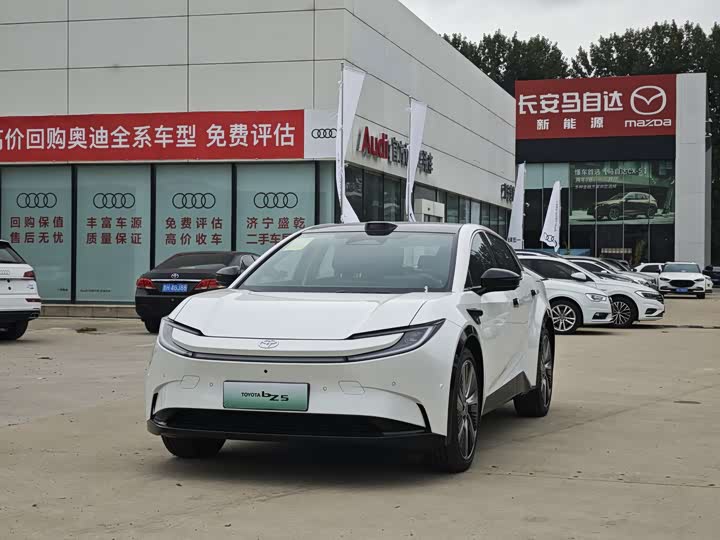 Фото 1 - Toyota bZ5