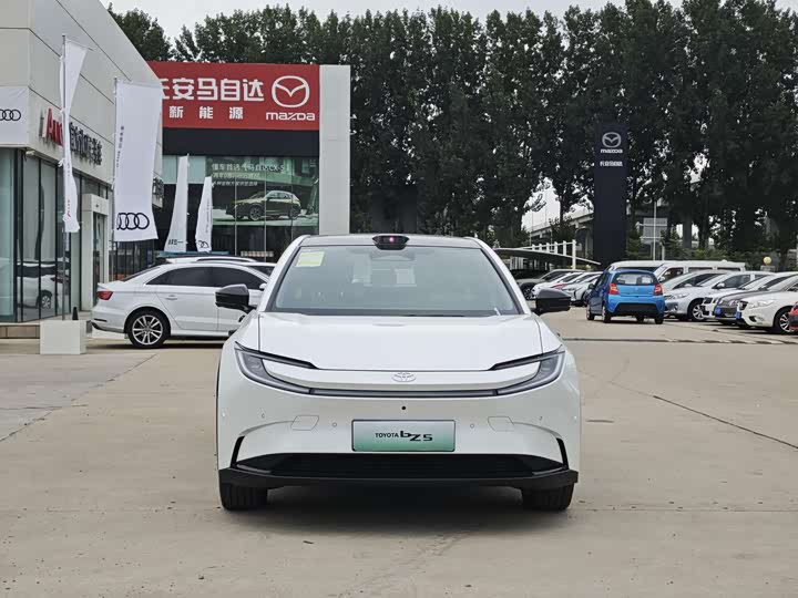 Фото 2 - Toyota bZ5