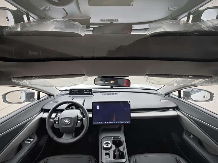 Фото 6 - Toyota bZ5