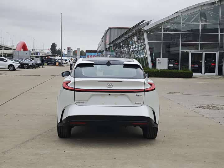 Фото 9 - Toyota bZ5