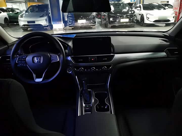 Фото 10 - Honda Accord