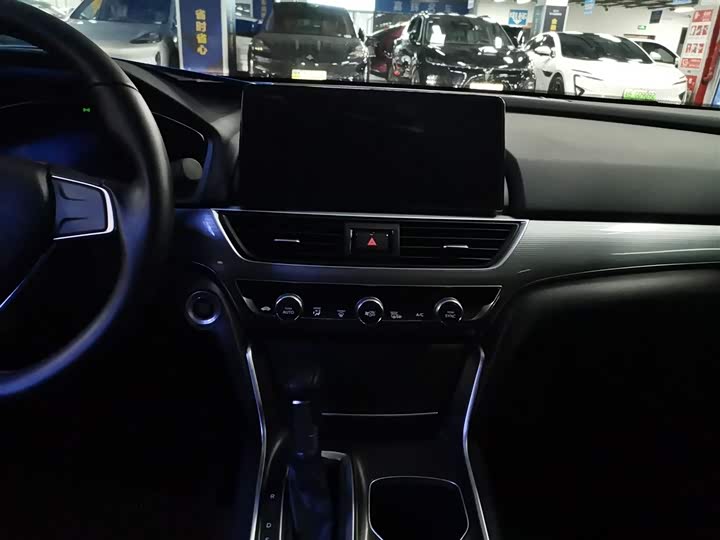 Фото 13 - Honda Accord