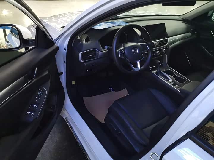 Фото 16 - Honda Accord