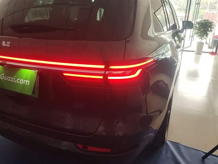 Фото 8 - LiXiang One