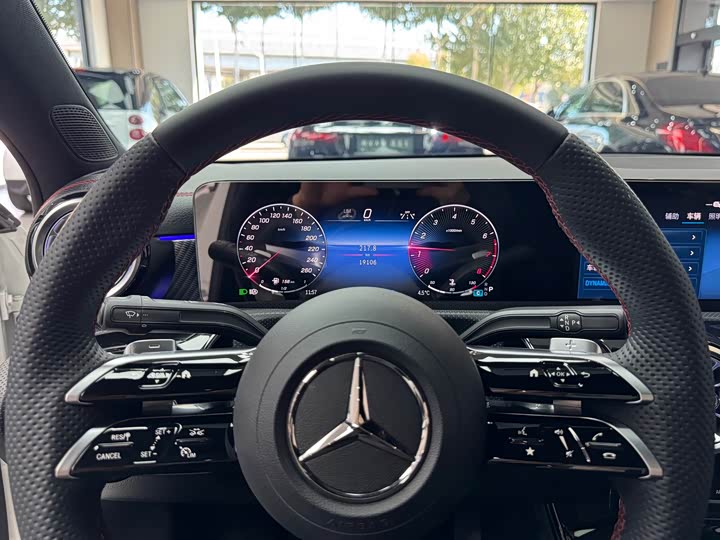 Фото 11 - Mercedes-Benz A-Class