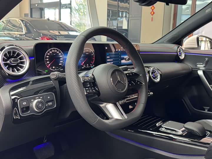 Фото 8 - Mercedes-Benz A-Class