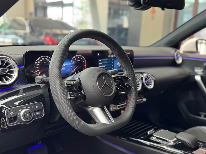 Фото 9 - Mercedes-Benz A-Class