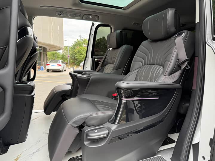 Фото 10 - GAC Trumpchi M8